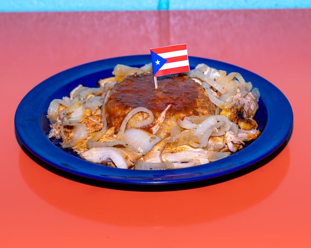 Mofongo Pollo Encebollado (Baked Chicken & Sautéed Onions).