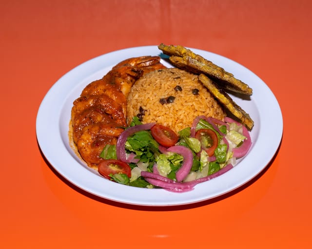 Camarones a la Criolla Combo (Sautéed Shrimp w/ Creole Sauce).